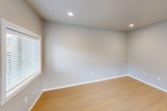 Four Seasons Central in Vancouver, WA - Foto de edificio - Building Photo