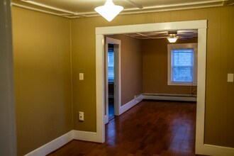 60 Pleasant St-Unit -2 in Waterville, ME - Building Photo - Building Photo