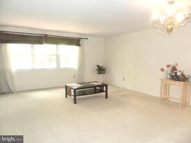 17 Theo Ln in Towson, MD - Building Photo