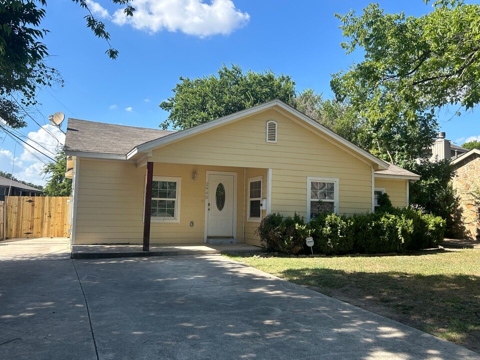 2940 S Hills Ave in Fort Worth, TX - Building Photo