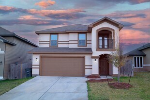 5607 Lone Star Lp in Laredo, TX - Building Photo