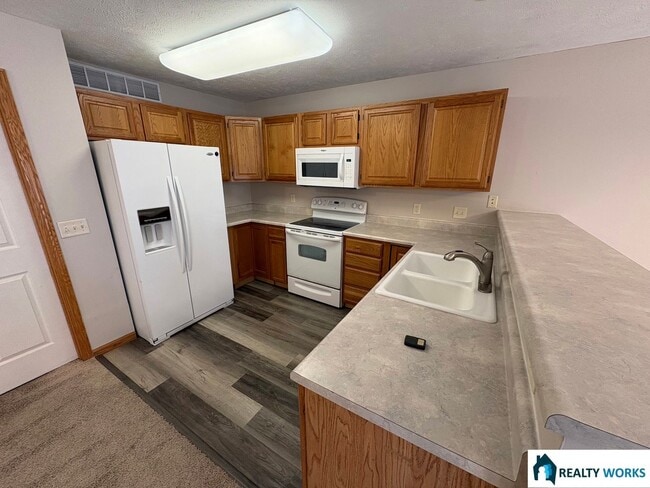 6914 Milan Dr in Lincoln, NE - Building Photo - Building Photo