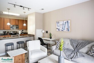 6115 Tidewater Dr, Unit 328 in Norfolk, VA - Foto de edificio - Building Photo