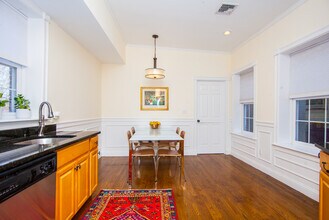 15 Harvard St, Unit 3 in Boston, MA - Foto de edificio - Building Photo