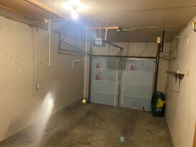 2516 W Newman Pkwy in Peoria, IL - Building Photo