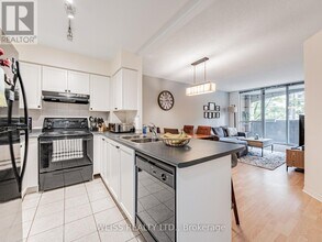 300-300 Balliol St in Toronto, ON - Building Photo - Building Photo