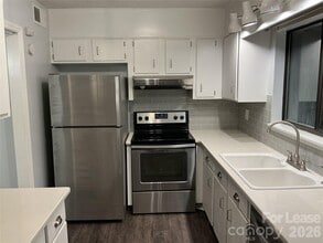 415 E Broad St in Statesville, NC - Building Photo - Building Photo