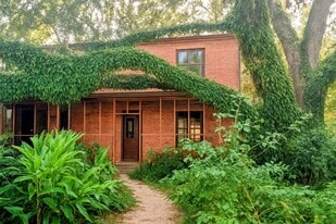 207 Adrienne St in Lafayette, LA - Building Photo