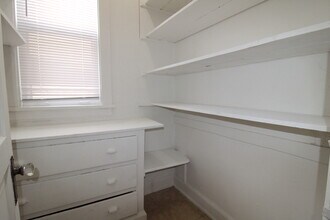 3642 N Albany Ave, Unit 2 in Chicago, IL - Building Photo - Building Photo