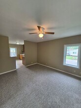 1001 S Hinshaw Ave in Bloomington, IL - Building Photo - Building Photo