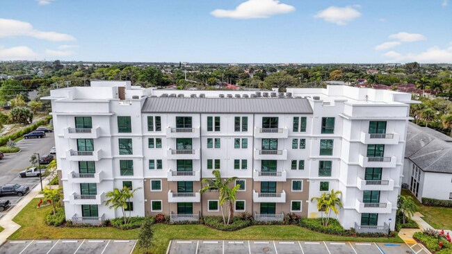 350 W Hidden Valley Blvd in Boca Raton, FL - Building Photo - Building Photo
