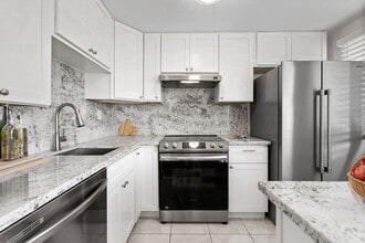 3093 Pualei Cir in Honolulu, HI - Building Photo - Building Photo