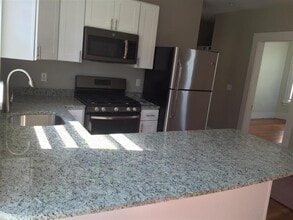 103 Marion St, Unit 2 in Somerville, MA - Foto de edificio - Building Photo