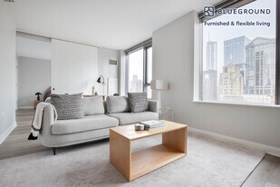 210 N Wells St in Chicago, IL - Building Photo