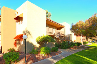 Maguire Hill Apartments in Tucson, AZ - Building Photo - Building Photo