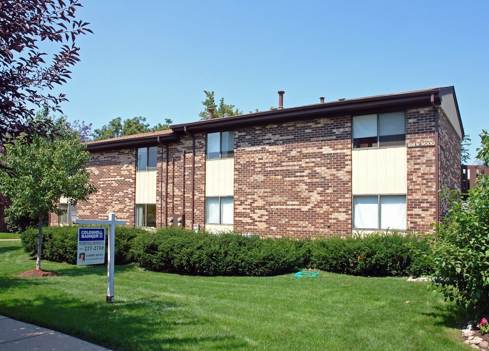 108 W Wood St in Palatine, IL - Building Photo