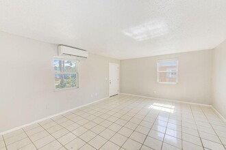 2804 Anthony Dr in Tampa, FL - Building Photo - Building Photo