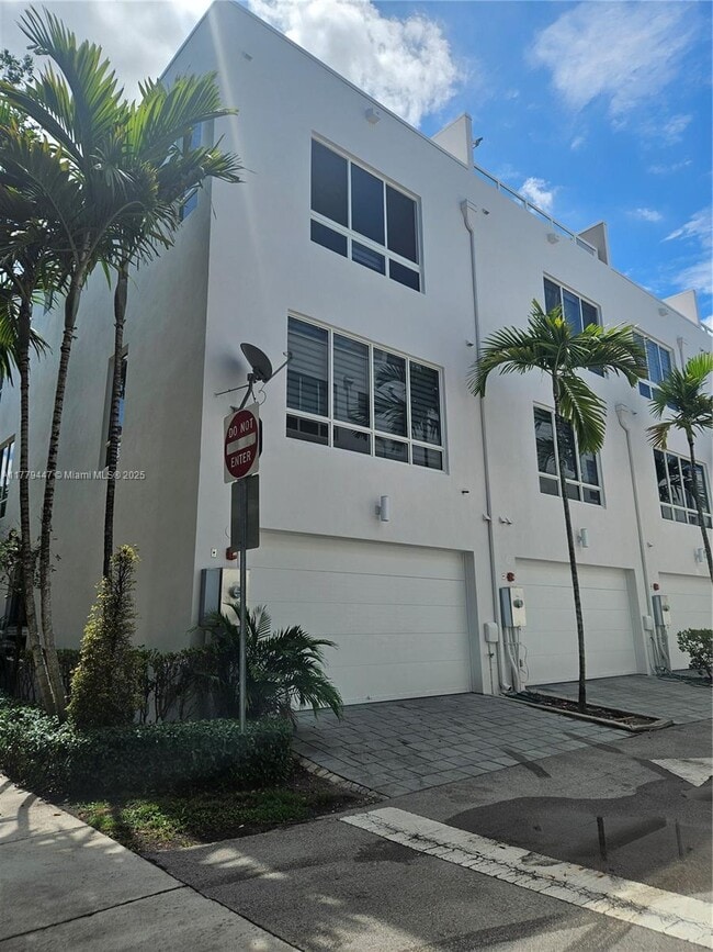 6670 NW 105th Ct in Doral, FL - Building Photo - Building Photo
