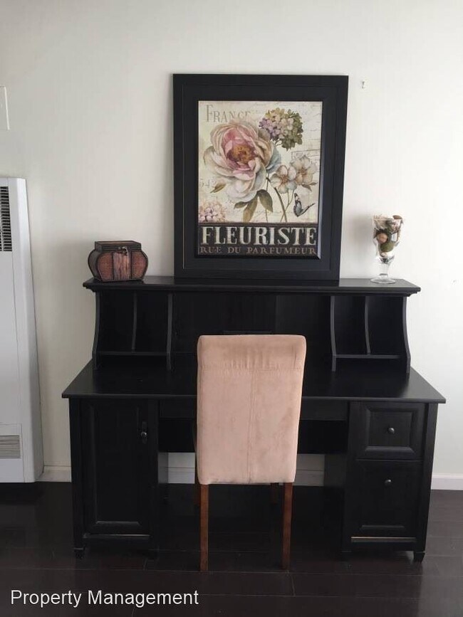 2328 Virginia Ave in Santa Monica, CA - Building Photo - Building Photo