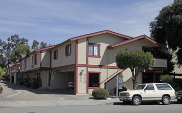 396-420 Chumalia St in San Leandro, CA - Building Photo - Building Photo