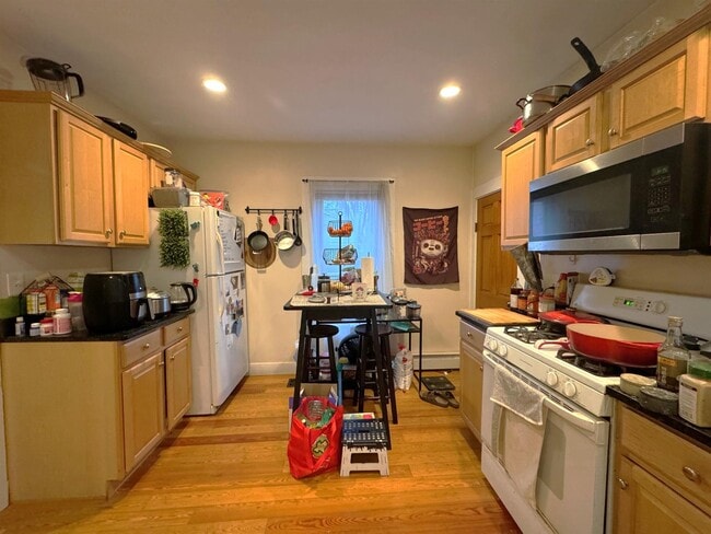 40 Chester St, Unit 1R in Somerville, MA - Building Photo - Building Photo