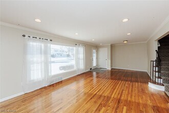 23915 Glenhill Dr in Beachwood, OH - Building Photo - Building Photo