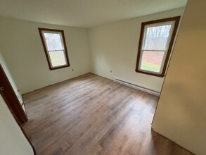 18 Plaza Village Rd in Plymouth, NH - Building Photo - Building Photo