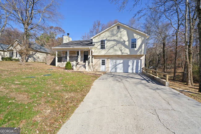 3323 Old Oaks Rd in Buford, GA - Building Photo - Building Photo