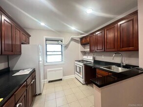 136-10 Jewel Ave in Queens, NY - Building Photo - Building Photo