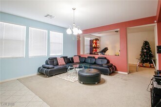 8 Summit Creek Ave in North Las Vegas, NV - Building Photo - Building Photo
