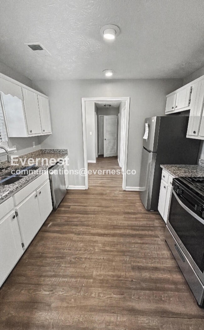 1069 Estates Ct in Stockbridge, GA - Building Photo - Building Photo