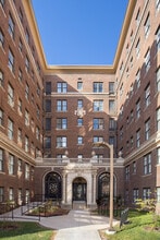 Commonwealth in Cedar Rapids, IA - Foto de edificio - Building Photo
