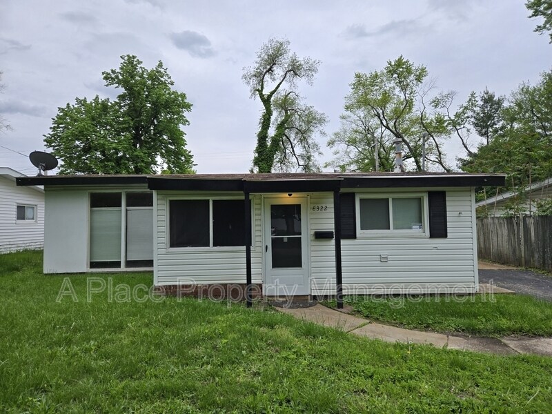 8322 Woodhurst Dr in Berkeley, MO - Building Photo