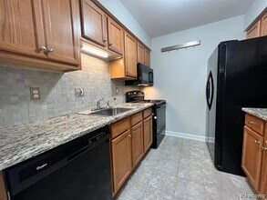 2224 Touchdown Ct, Unit 4 in Ypsilanti, MI - Foto de edificio - Building Photo