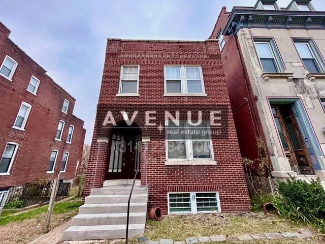 property at 2633 Russell Blvd