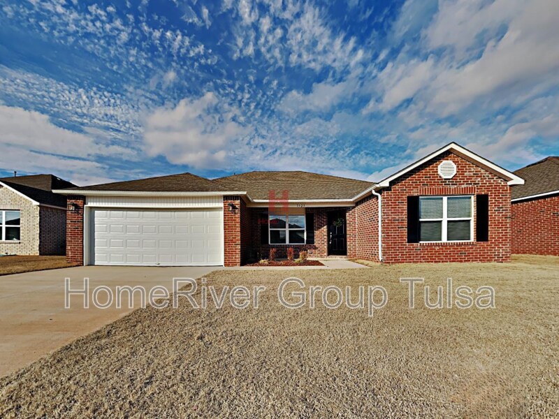 7523 E 159th St S in Bixby, OK - Building Photo