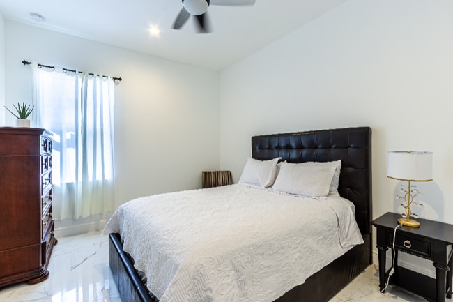 2213 Simms St in Hollywood, FL - Building Photo - Building Photo