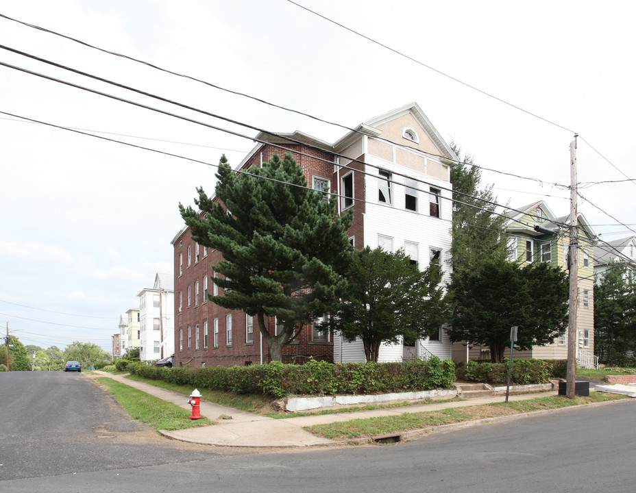 139 Gold St in New Britain, CT - Building Photo