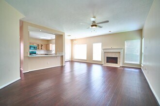9111 Winkbow Dr in Houston, TX - Building Photo - Building Photo