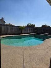 2901 Christopher Cir in Hanford, CA - Building Photo - Building Photo