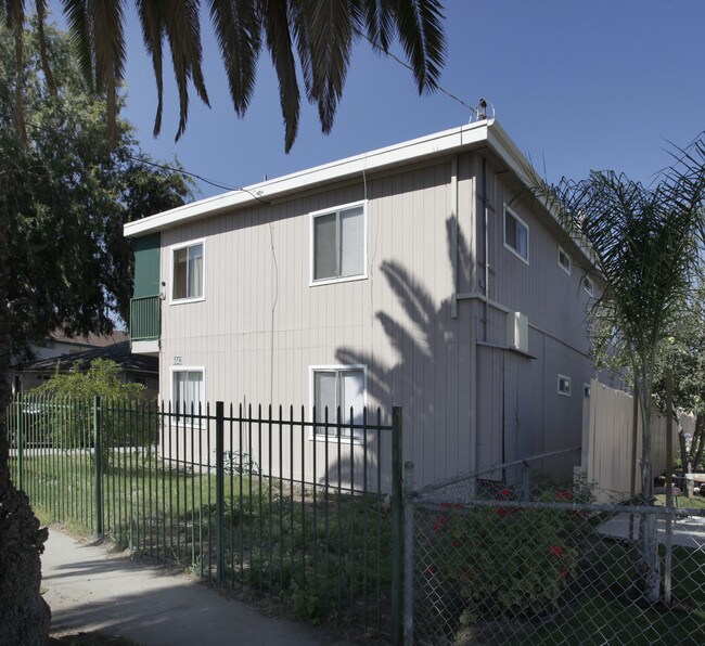 6843 BEN AV in North Hollywood, CA - Foto de edificio - Building Photo