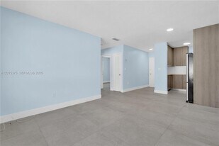1250 SW 4th St, Unit 6 in Miami, FL - Building Photo