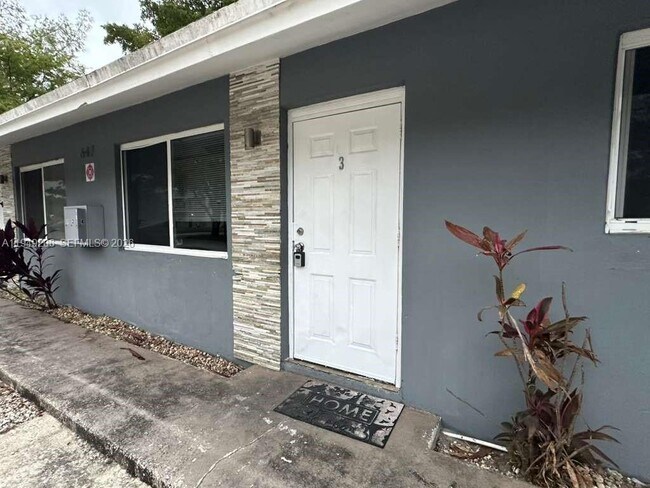 647 NW 3rd Ave in Fort Lauderdale, FL - Building Photo - Building Photo