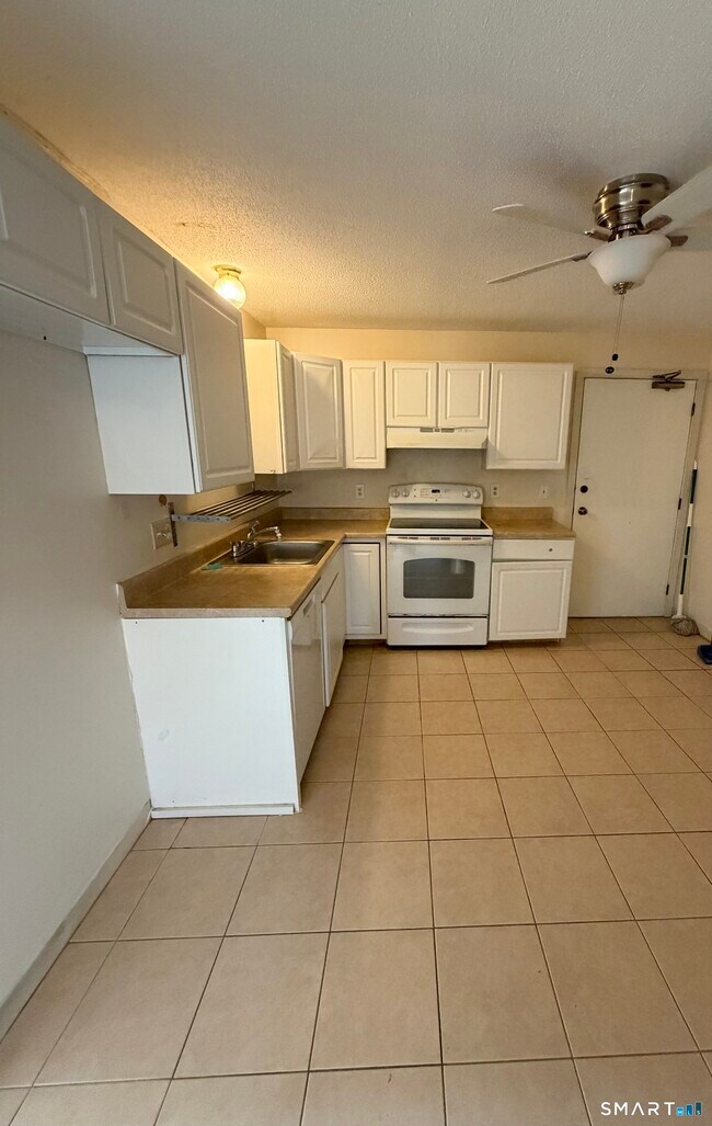 33 River St in Windsor, CT - Building Photo - Building Photo