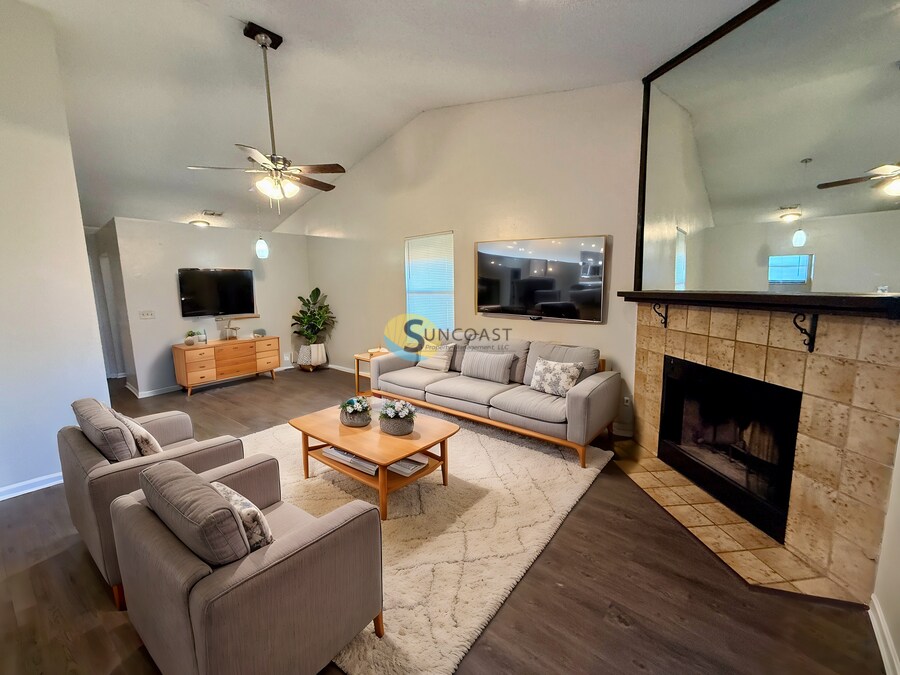 1330 Jefferson Ave in Orange Park, FL - Building Photo