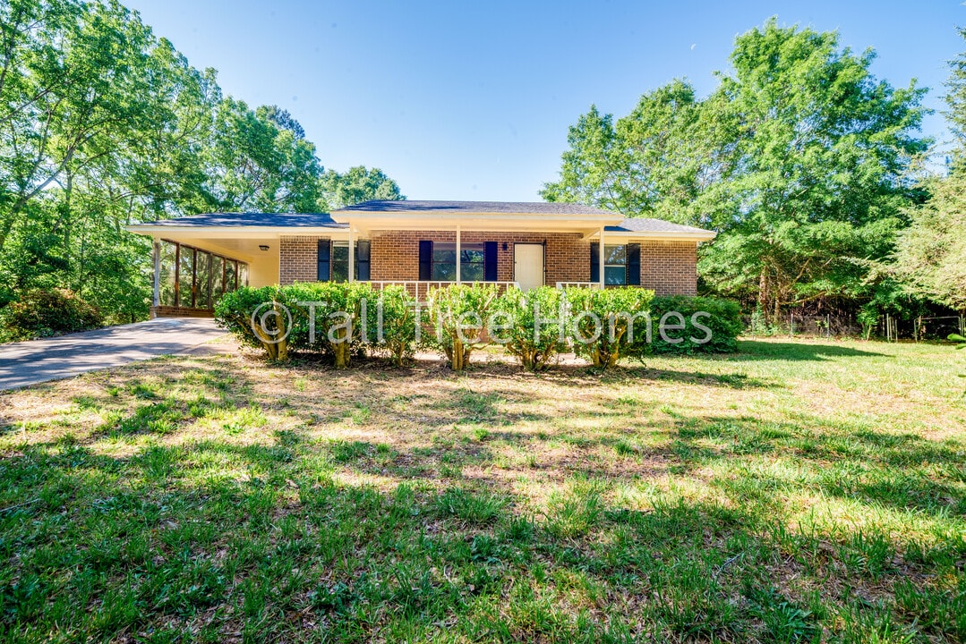 325 Camp Ground Rd in Griffin, GA - Building Photo