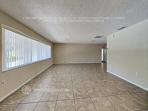 1895 Almeria Way S in St. Petersburg, FL - Building Photo - Building Photo