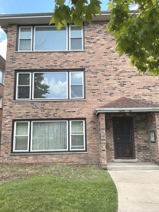 82 Luella Ave in Calumet City, IL - Building Photo - Building Photo