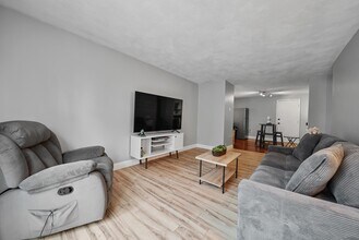 33 Andrew St in Manchester, NH - Building Photo - Building Photo