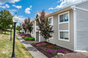 Clarendon Heights in Syracuse, NY - Building Photo